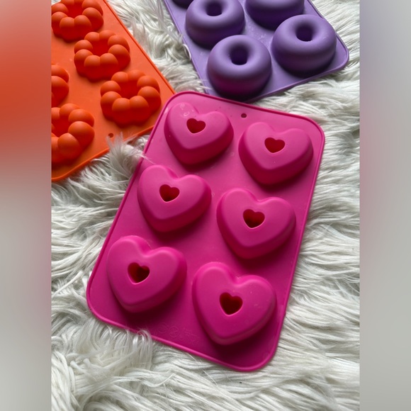 Set of (3) silicone donut molds - Picture 2 of 6